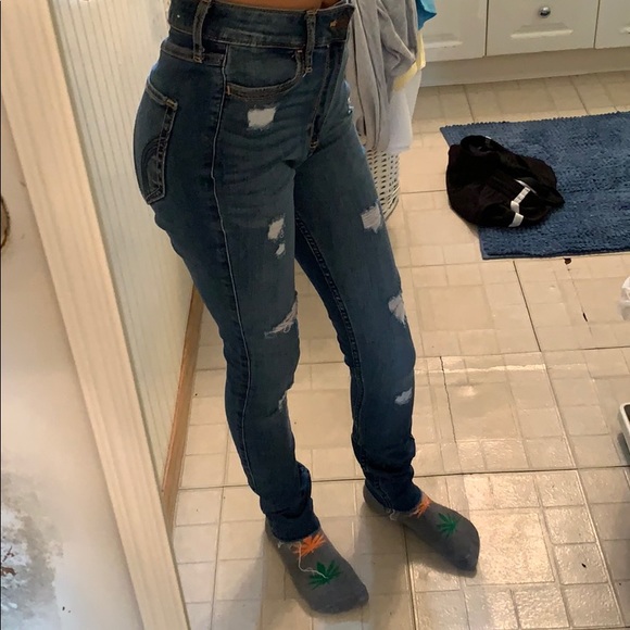 🔴SOLD🔴 Dark Wash Hollister Ripped Jeans - Picture 10 of 10